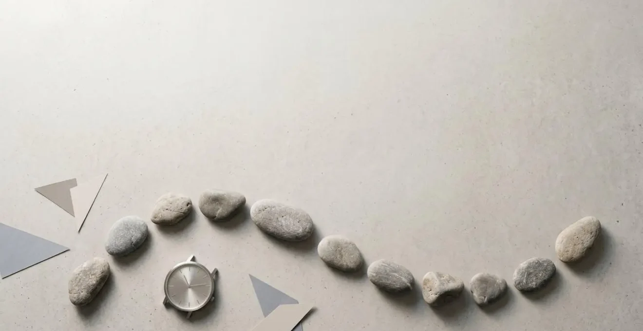 Représentation visuelle minimaliste du passage du temps et de la planification stratégique